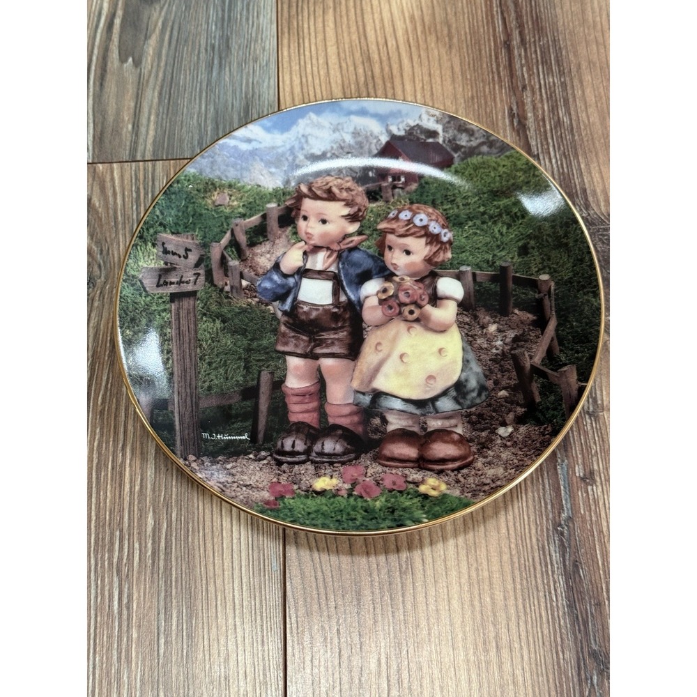 M. J. Hummel Little Companions "Country Crossroads" Plate #LN501
